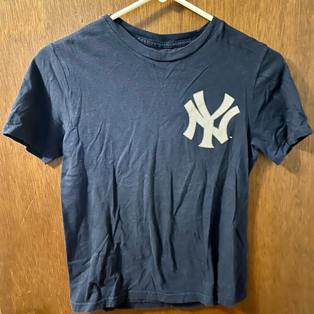 Kids Yankees T Shirt. Size 10/12